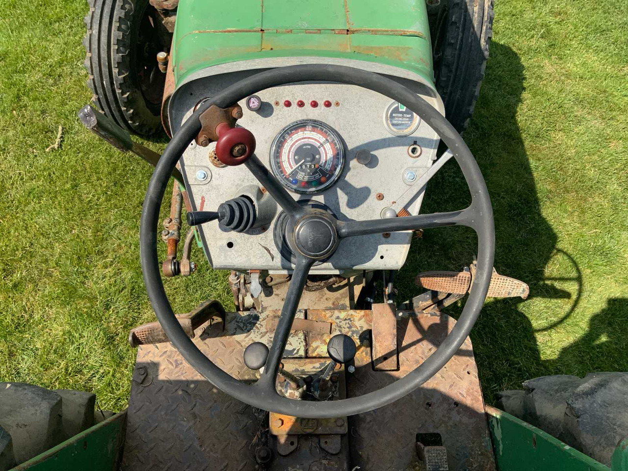 Tracteur agricole Deutz D8006