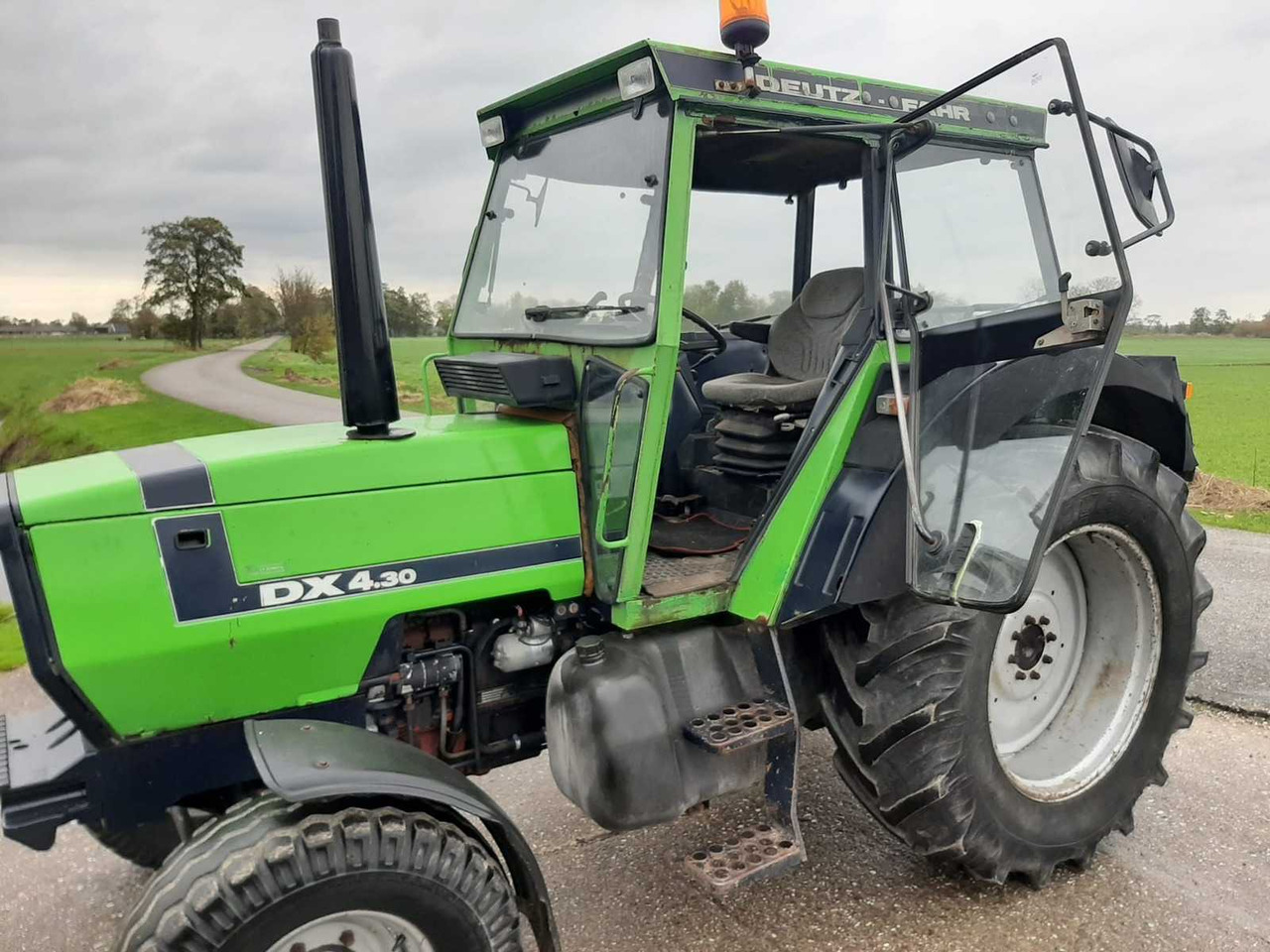 Tracteur agricole Deutz-Fahr DX 4.31