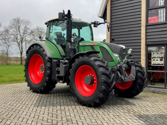 Tracteur agricole FENDT 724 profi plus