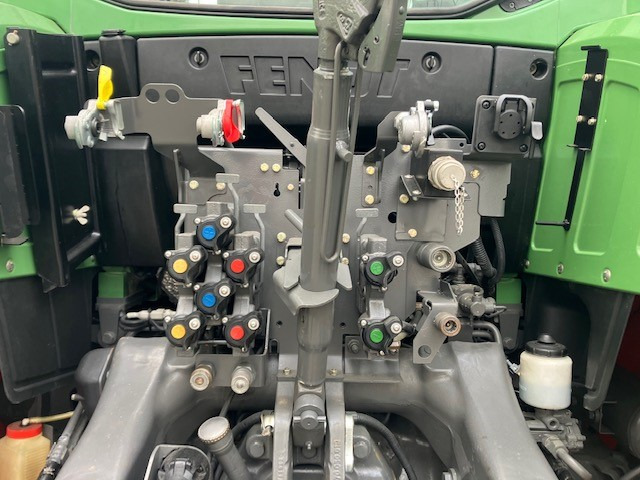 Tracteur agricole FENDT 724 profi plus
