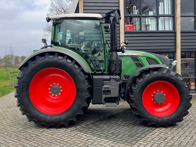 Tracteur agricole FENDT 724 profi plus