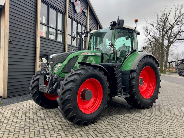 Tracteur agricole FENDT 724 profi plus
