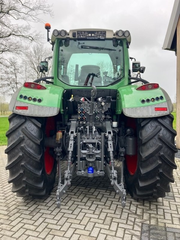Tracteur agricole FENDT 724 profi plus