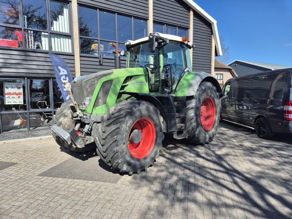Tracteur agricole FENDT 828