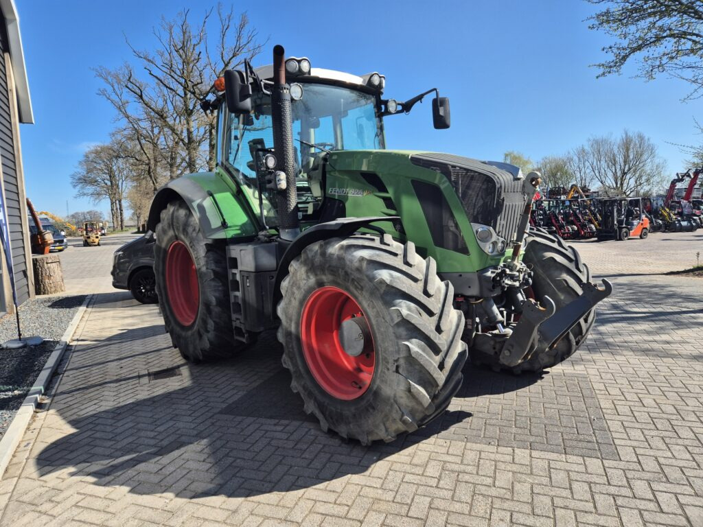 Tracteur agricole FENDT 828