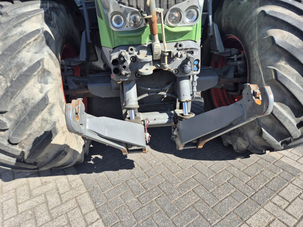 Tracteur agricole FENDT 828