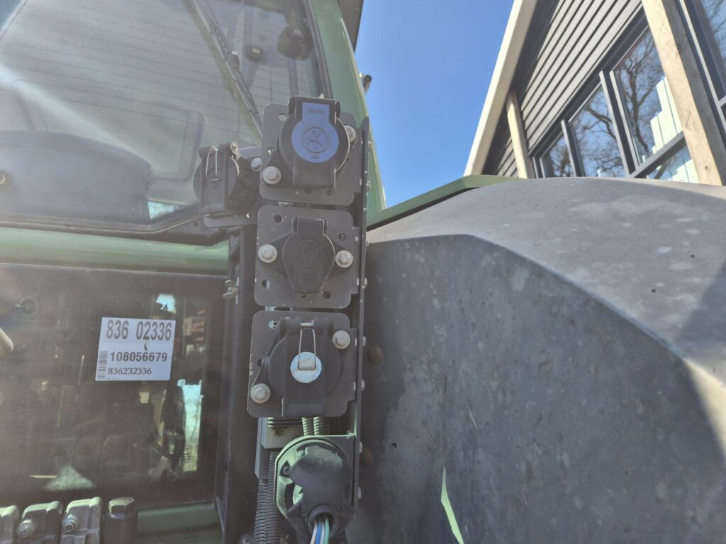 Tracteur agricole FENDT 828