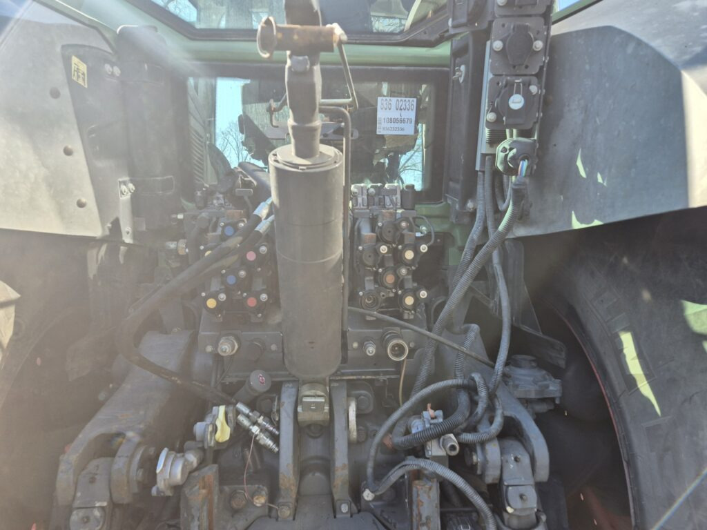 Tracteur agricole FENDT 828