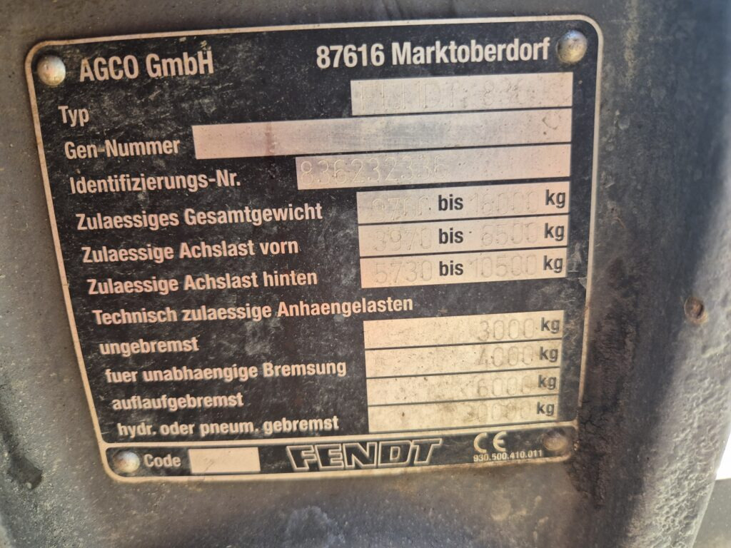 Tracteur agricole FENDT 828