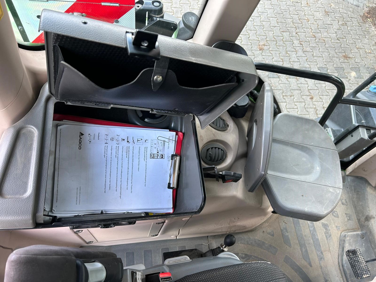 Tracteur agricole FENDT 828 Vario S4 ProfiPlus