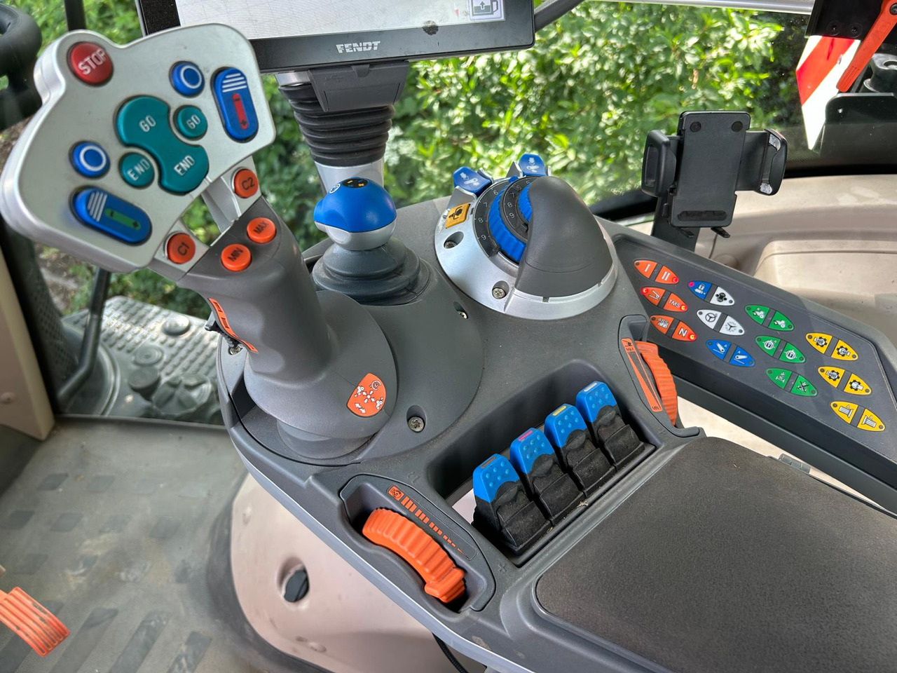 Tracteur agricole FENDT 828 Vario S4 ProfiPlus