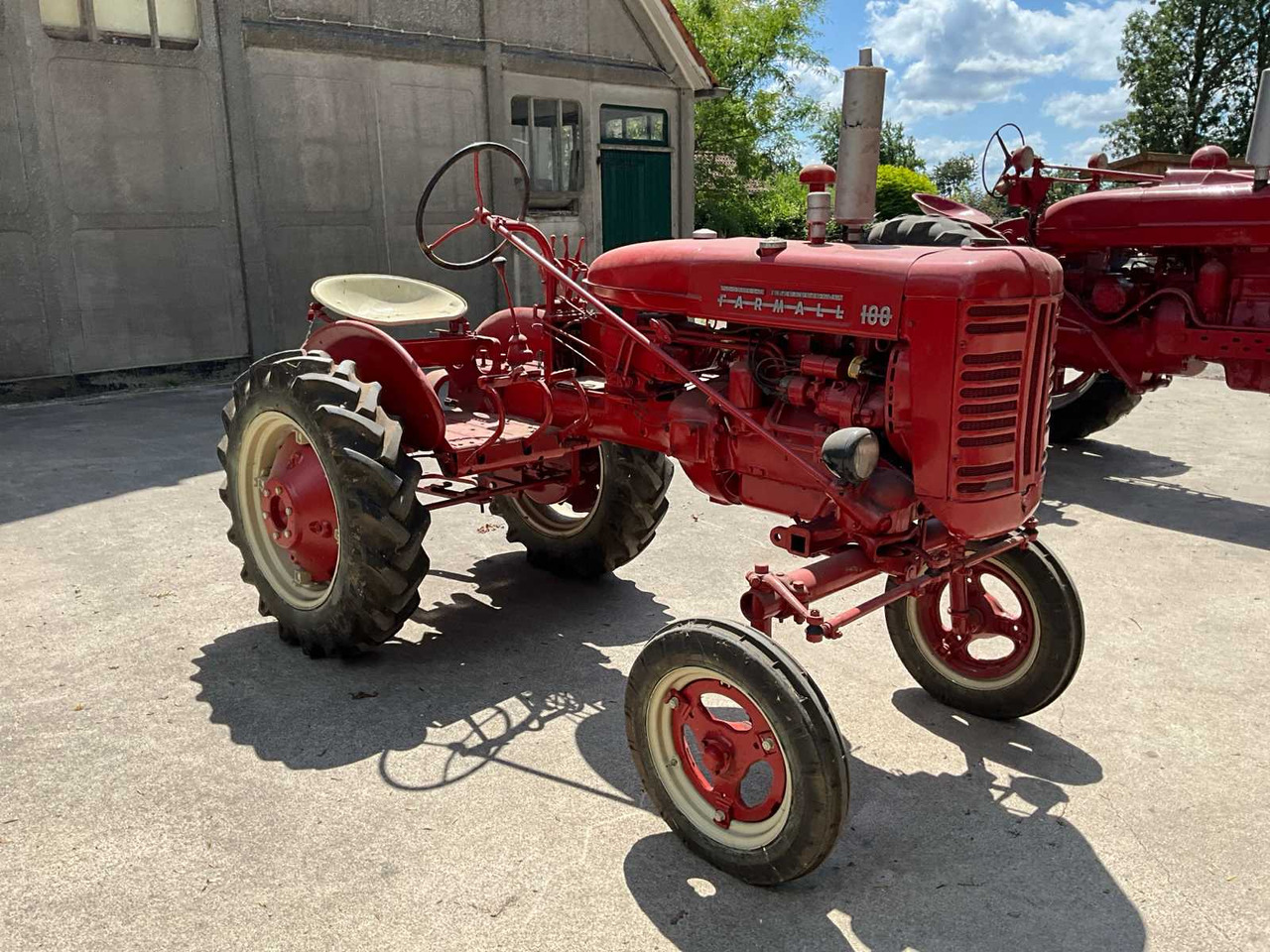 Tracteur agricole Farmall 100
