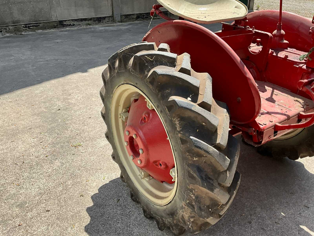 Tracteur agricole Farmall 100