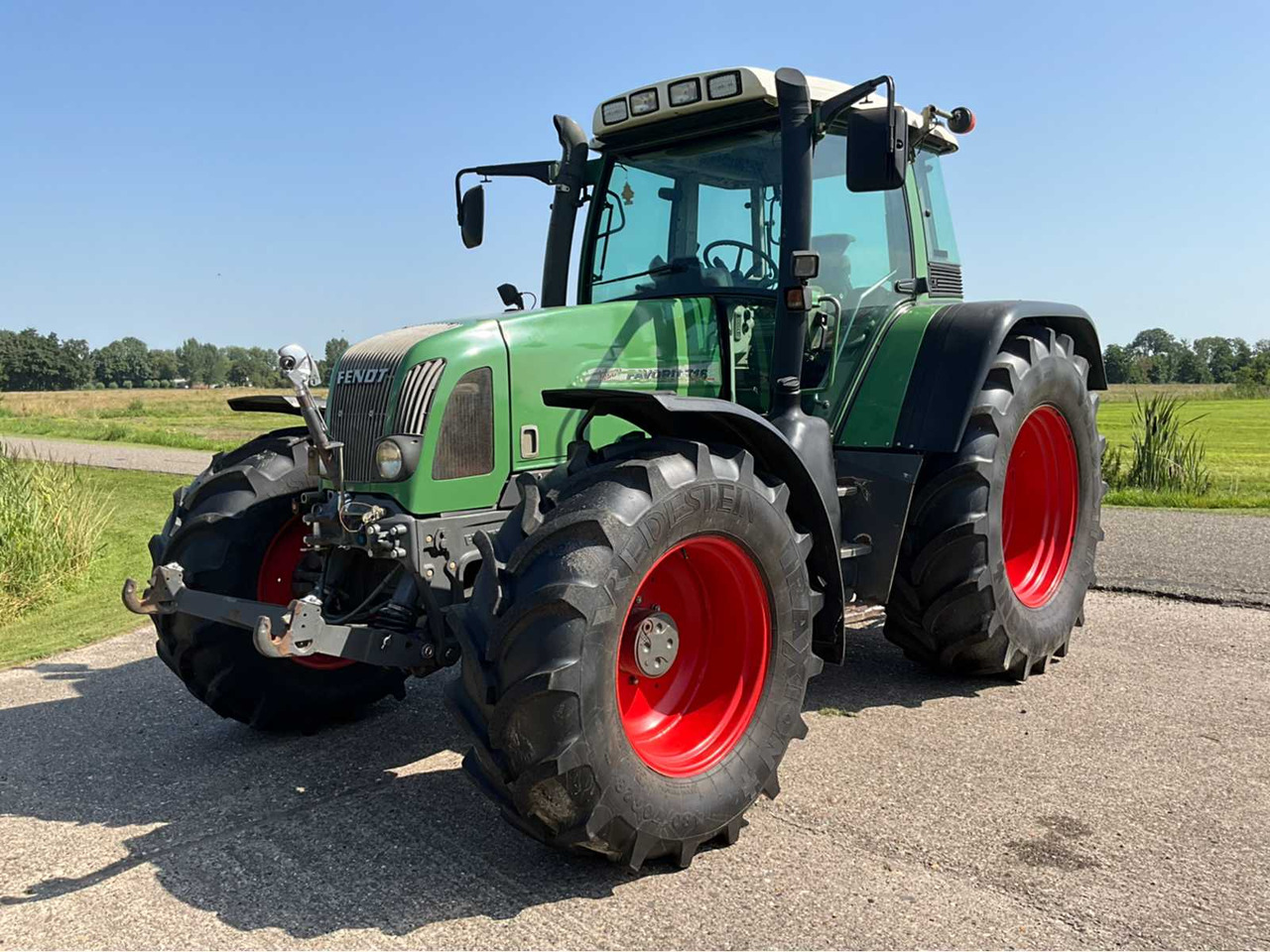 Tracteur agricole Fendt Favorit 716 Vario