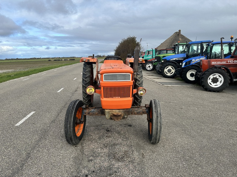 Tracteur agricole Fiat 640