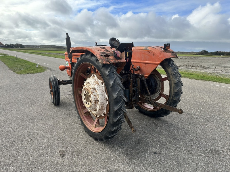 Tracteur agricole Fiat 640