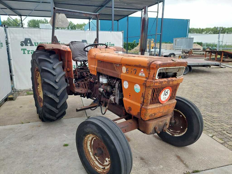 Tracteur agricole Fiat 640/8