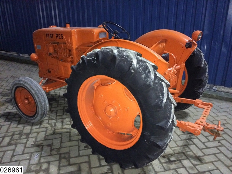 Tracteur agricole Fiat R25 2WD