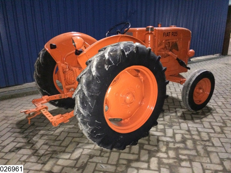 Tracteur agricole Fiat R25 2WD