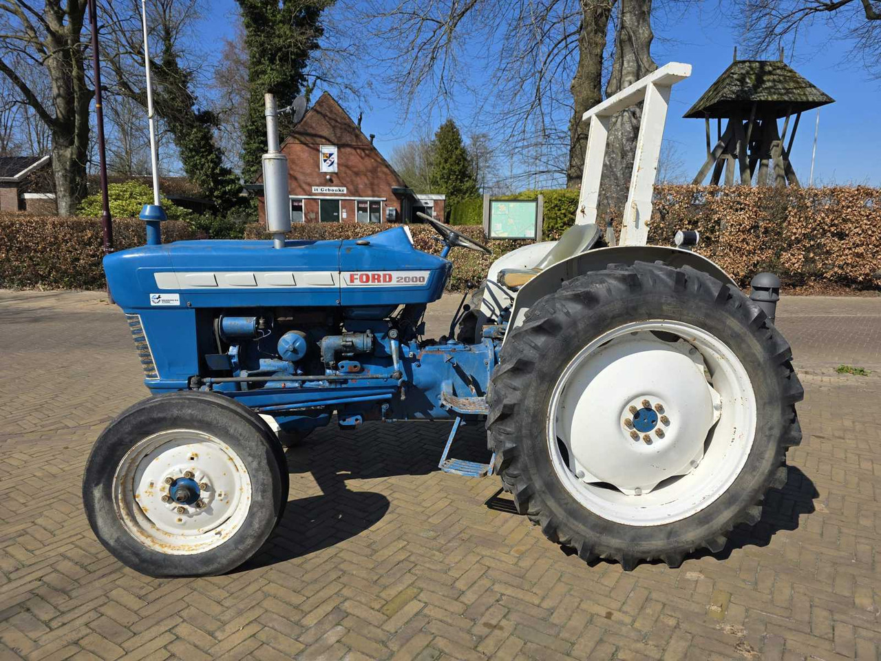 Tracteur agricole Ford 2000