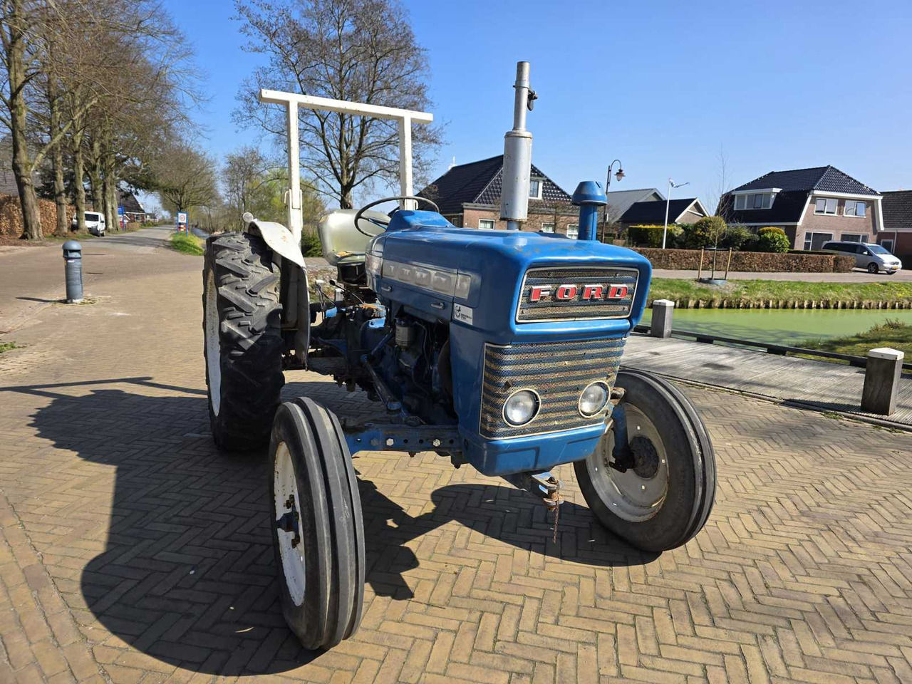 Tracteur agricole Ford 2000
