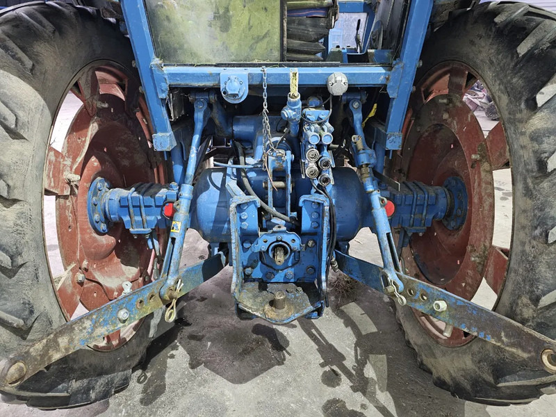 Tracteur agricole Ford 6610
