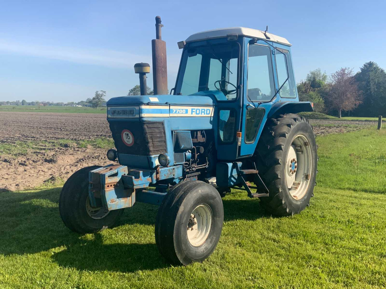Tracteur agricole Ford 7700