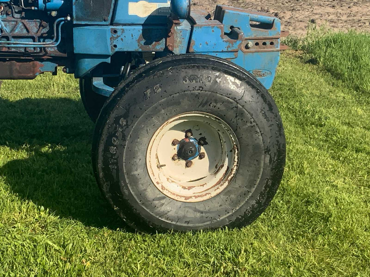 Tracteur agricole Ford 7700