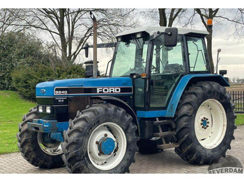Tracteur agricole Ford 8240 