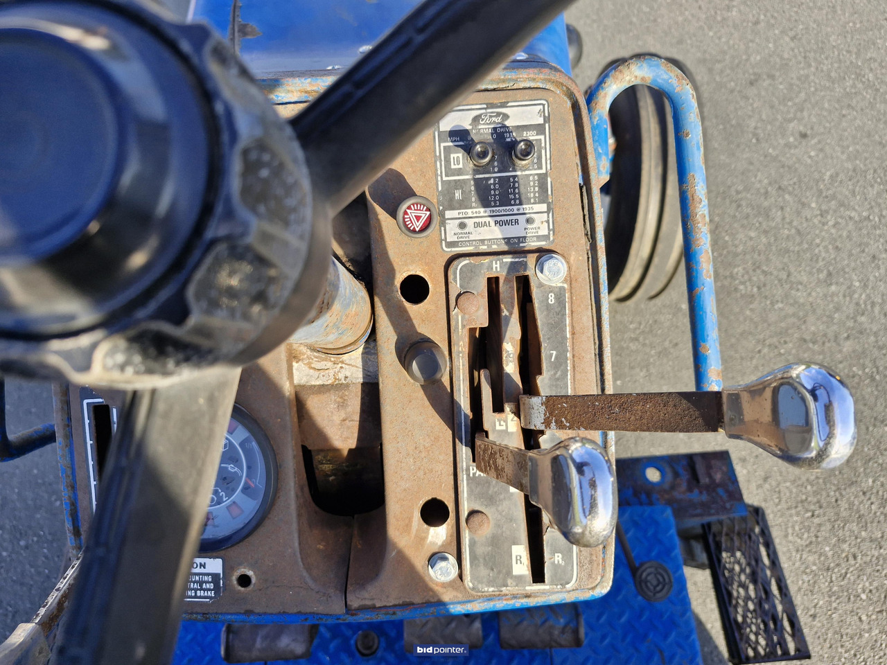 Tracteur agricole Ford 8600