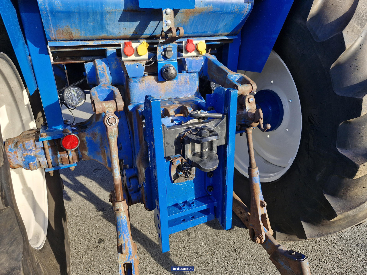 Tracteur agricole Ford 8600