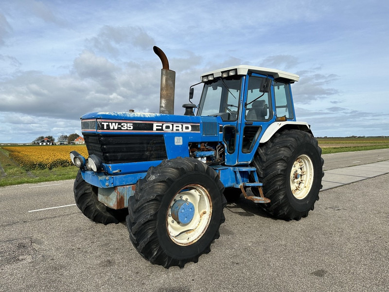 Tracteur agricole Ford TW-35
