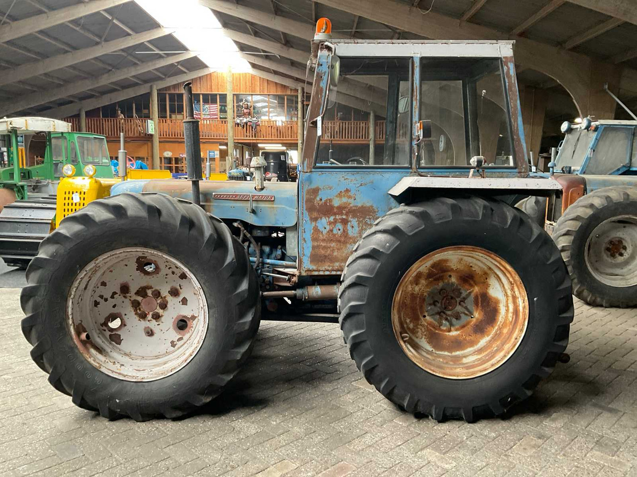 Tracteur agricole Fordson Major County Super 4