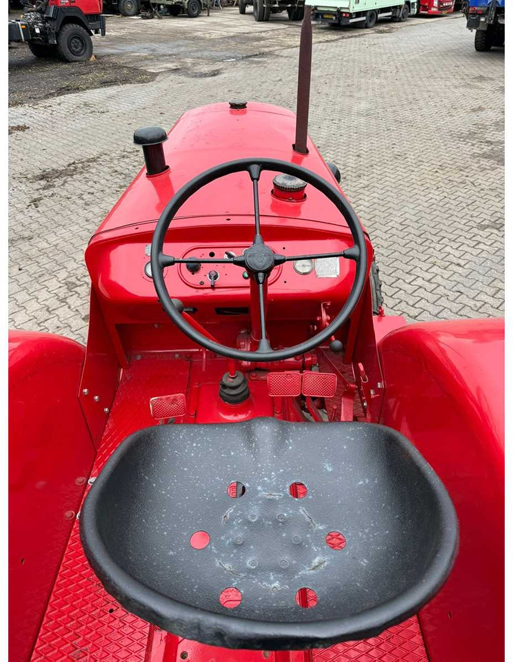 Tracteur agricole Hanomag R545