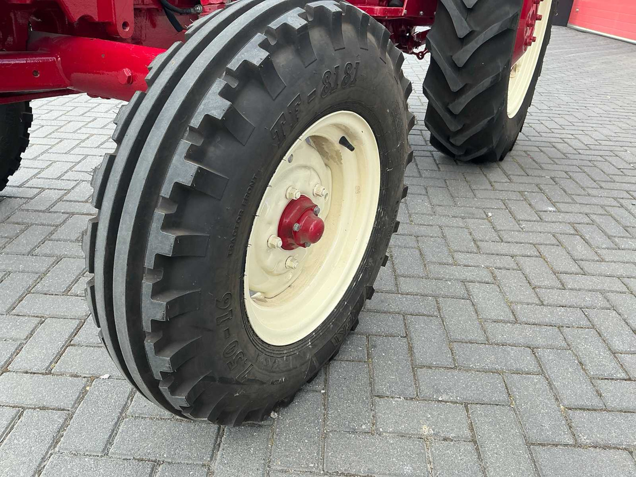 Tracteur agricole International 423