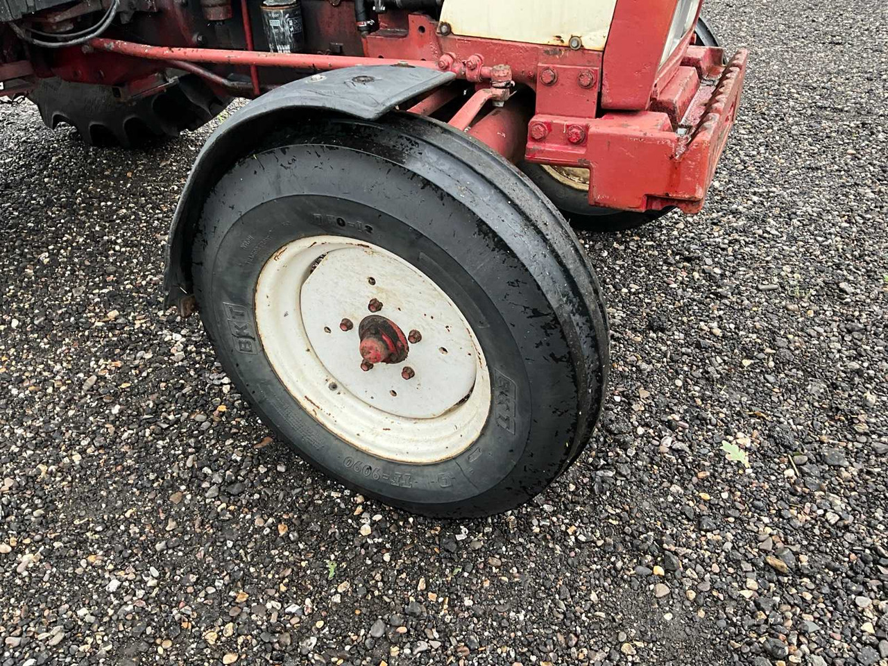 Tracteur agricole International 644
