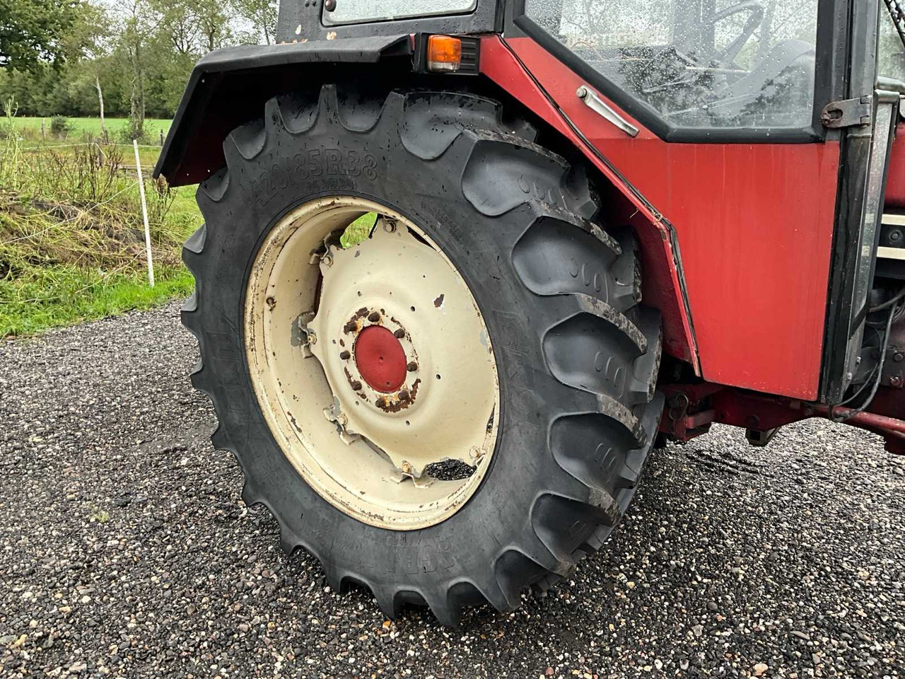 Tracteur agricole International 644