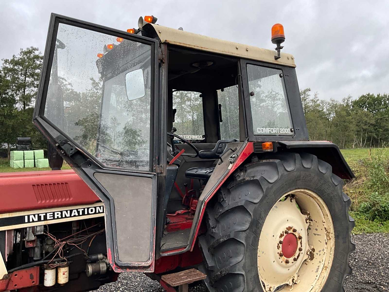 Tracteur agricole International 644