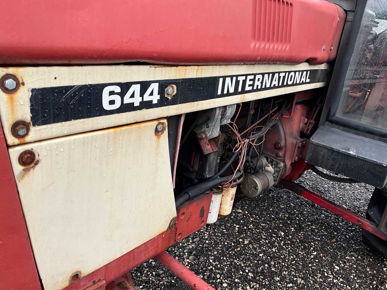 Tracteur agricole International 644