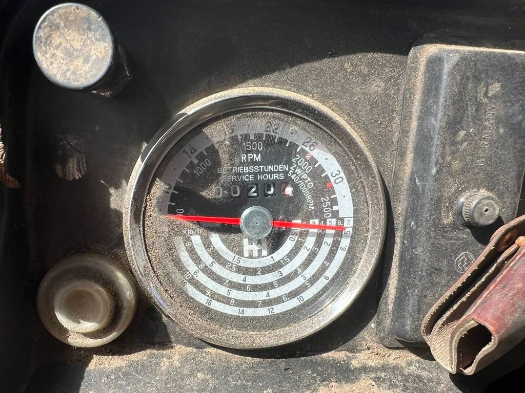 Tracteur agricole International 744