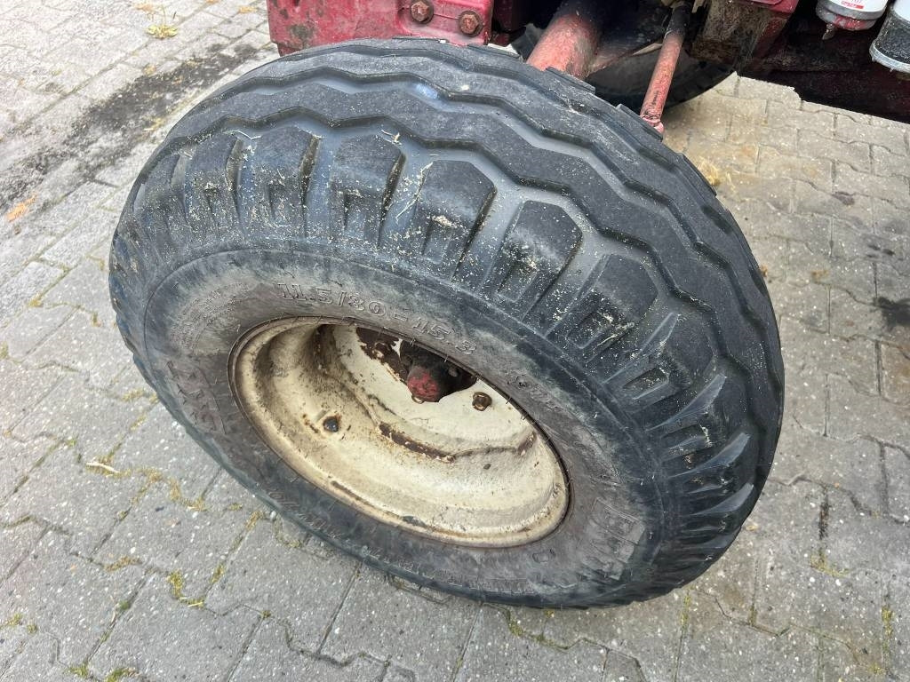 Tracteur agricole International 744