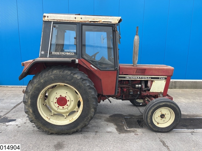 Tracteur agricole International 744 54 kW 72 HP, Manual