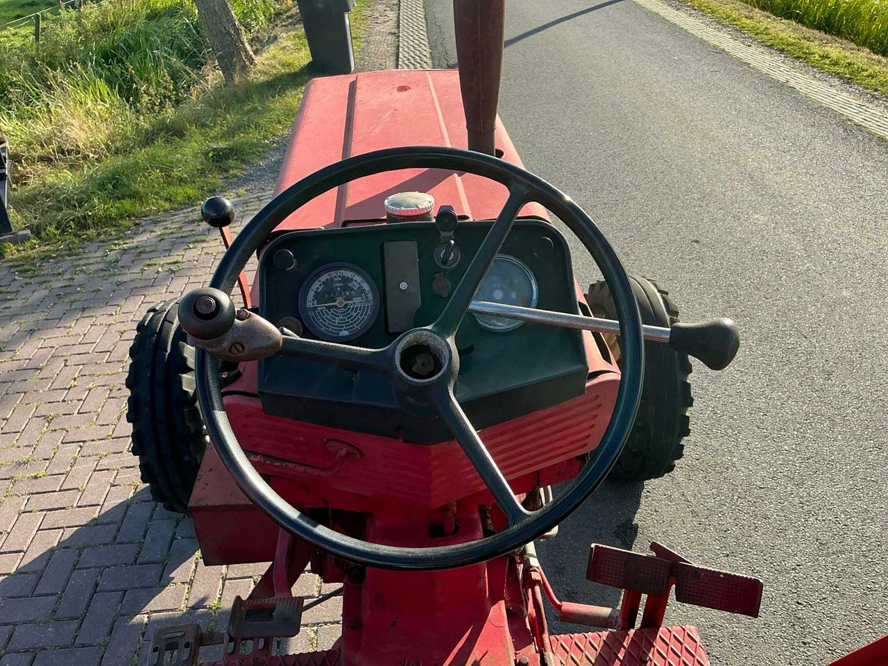 Tracteur agricole International 744-s