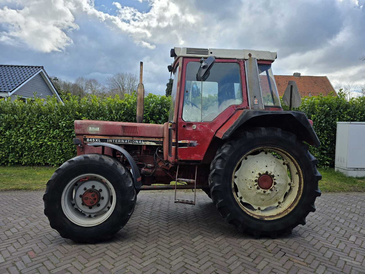 Tracteur agricole International 845 XL