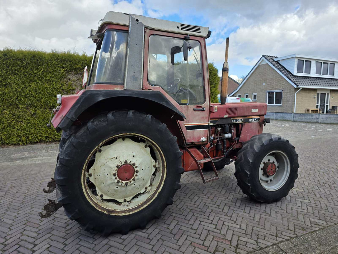 Tracteur agricole International 845 XL