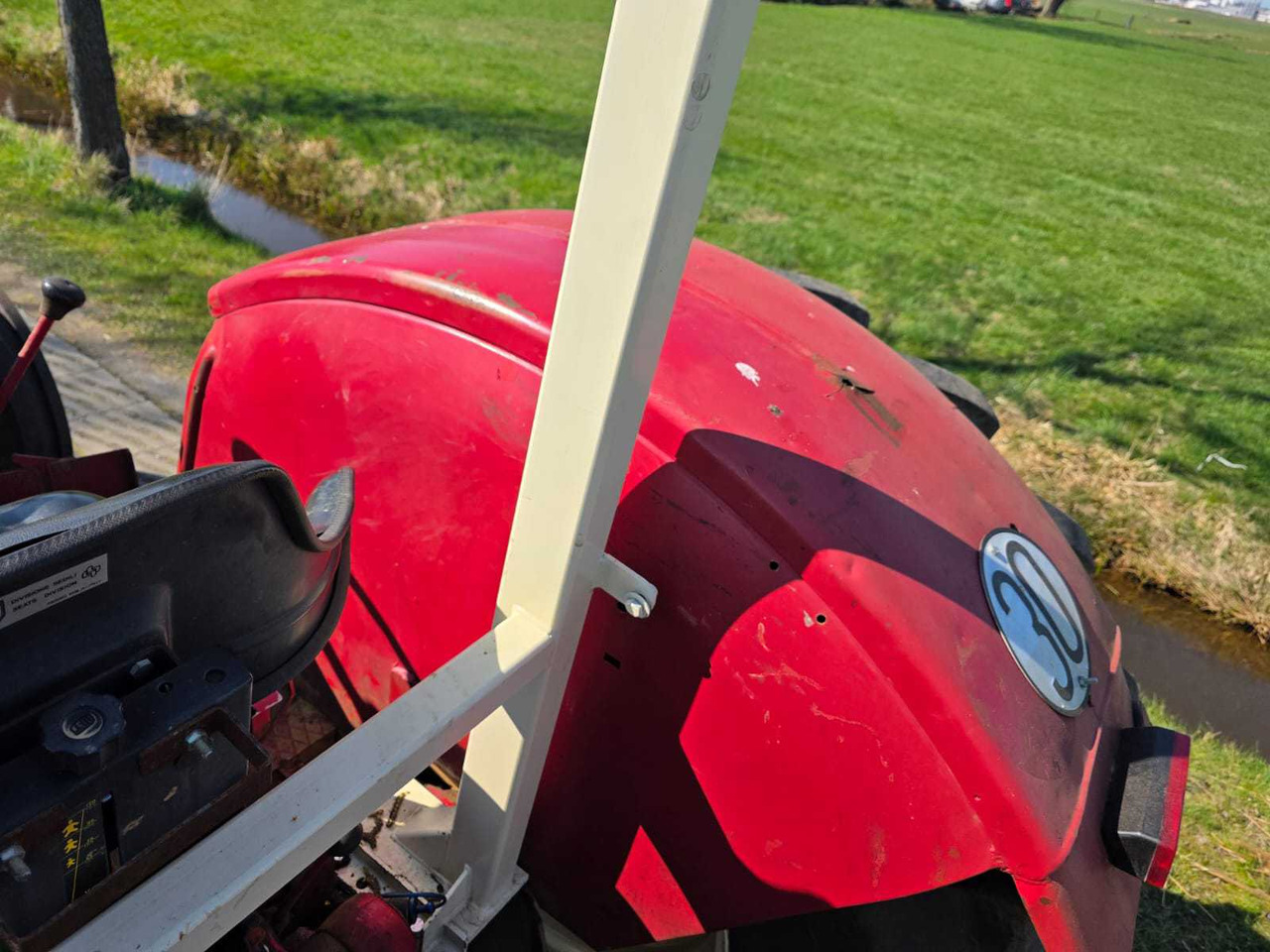 Tracteur agricole International 946
