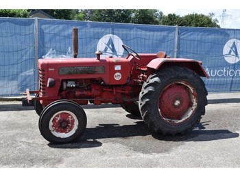 International B275 - Tracteur agricole