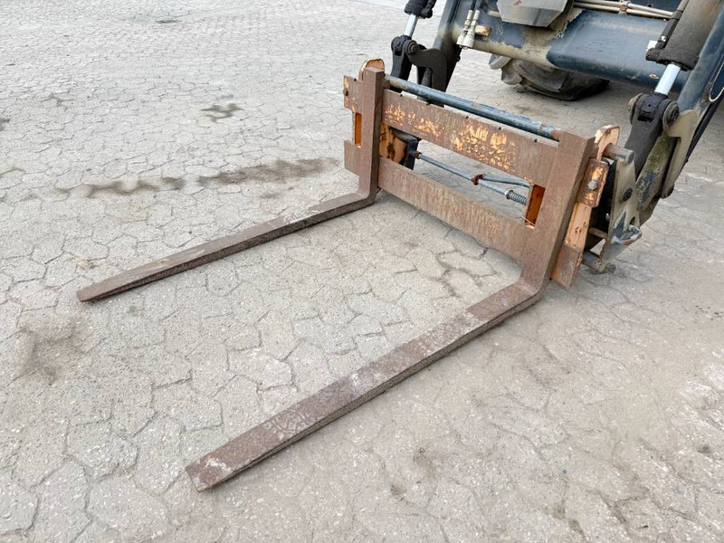 Tracteur agricole JCB Fastrac 3200 - Hydr arm / Forks / Open Cargo Bed