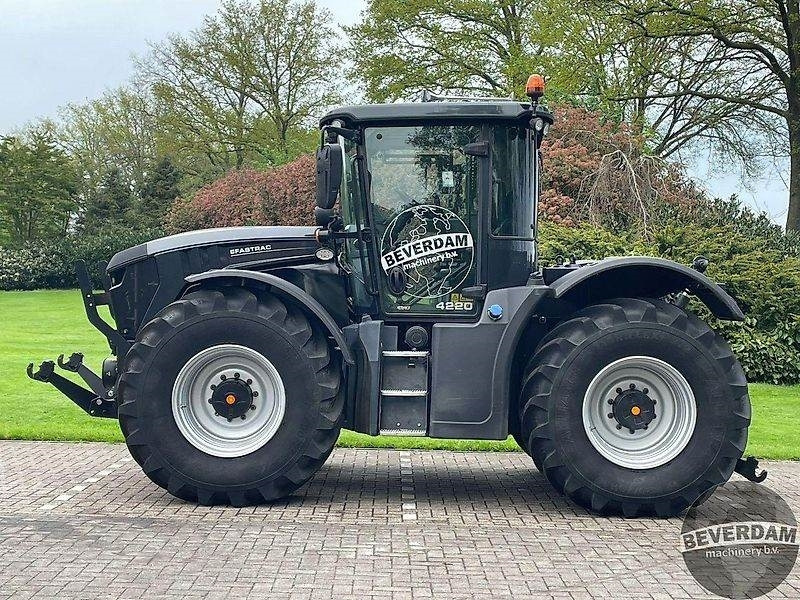 Tracteur agricole JCB Fasttrac 4220