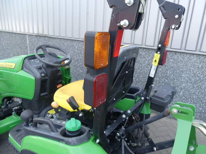 Tracteur agricole John Deere 1025 R